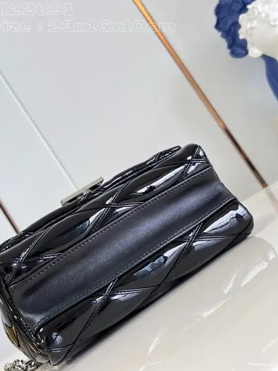 First bag ru LOUIS VUITTON Pico GO-14-23*16*10CM 0606